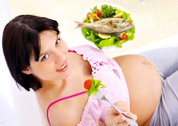 Pregnancy nutrition eating seafood